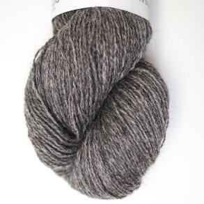 Hjelholt Uldspinderi - Dansk Pelsuld 8/2 Farve 01 - Gr