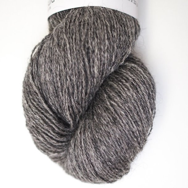 Hjelholt Uldspinderi - Dansk Pelsuld 8/2 Farve 01 - Gr