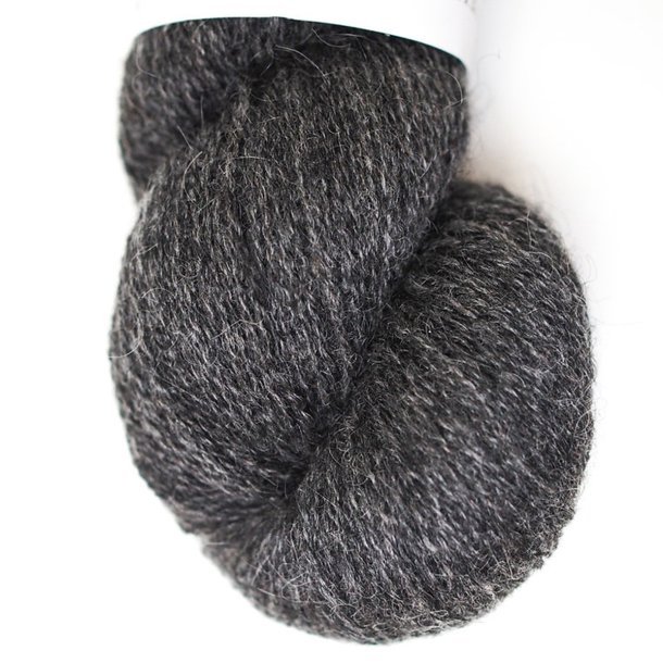 Hjelholt Uldspinderi - Dansk Pelsuld 8/2 Farve 02 - Mrk Gr