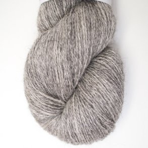 Hjelholt Uldspinderi - Dansk Pelsuld 8/2 Farve 03 - Lys Gr