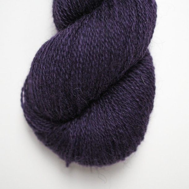 Hjelholt Uldspinderi - Dansk Pelsuld 8/2 Farve 13 - M�rk Syren