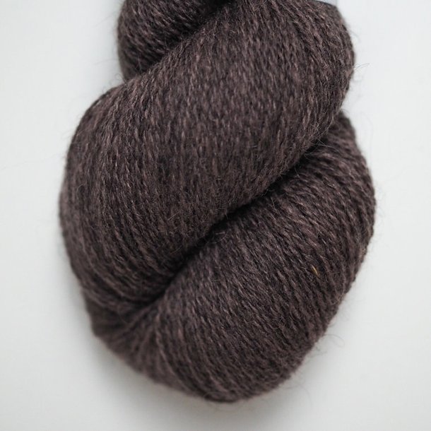 Hjelholt Uldspinderi - Dansk Pelsuld 8/2 Farve 18 - M�rk Beige