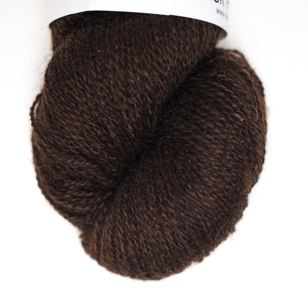 Hjelholt Uldspinderi - Dansk Pelsuld 8/2 Farve 30 - Kastanje Brun