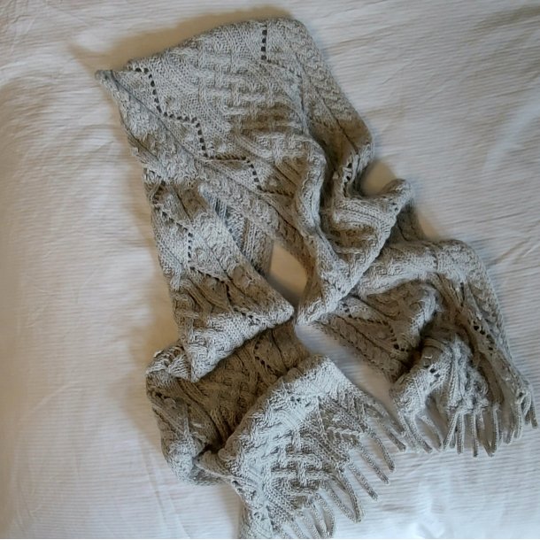 Louise Harden download ENG - Fagur Hooded Scarf