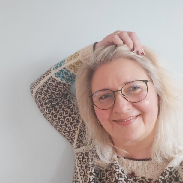 Louise Harden Design - Idun - Silke/Uld - Rhvid