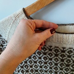 Louise Harden Design - Idun - Silke/Uld - Rhvid