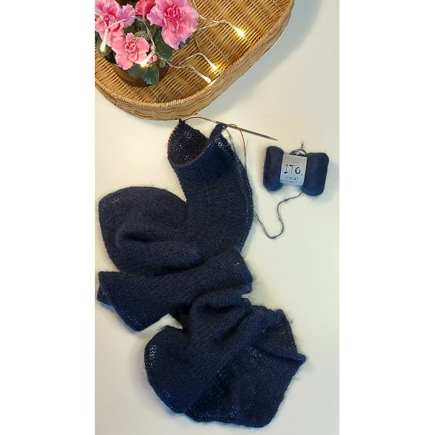 Louise Harden download DK - Swirl Scarf