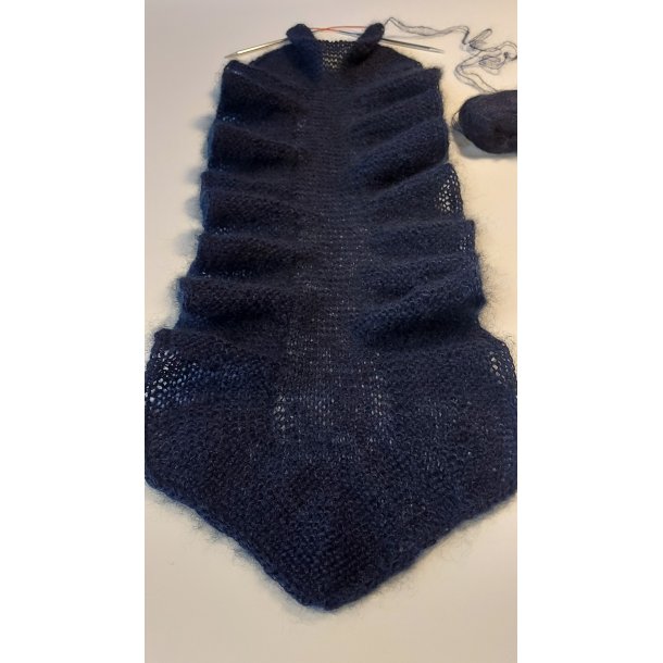 Louise Harden download DK - Swirl Scarf