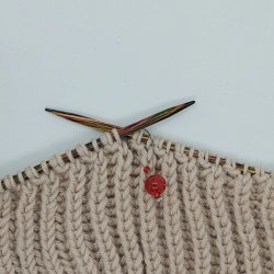 Mark�rer med wire og glasperler - R�d