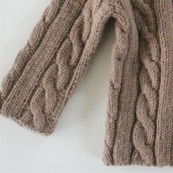 Louise Harden Design - Baby Cardigan med snoninger
