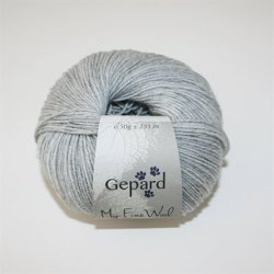 Louise Harden Design - Baby Cardigan med snoninger